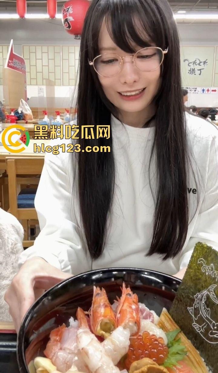 极品日本妹子白天看熊猫，晚上寂寞拿19CM狼牙棒狂放松！塞进小穴痛苦面具都出来了！  第1张