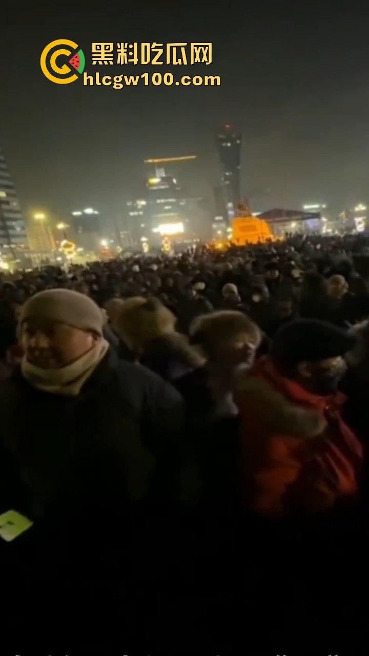 蒙古首都乌兰巴托市中心发生大规模示威游行，原来邻国也不是想象中的那么太平嘛  第5张