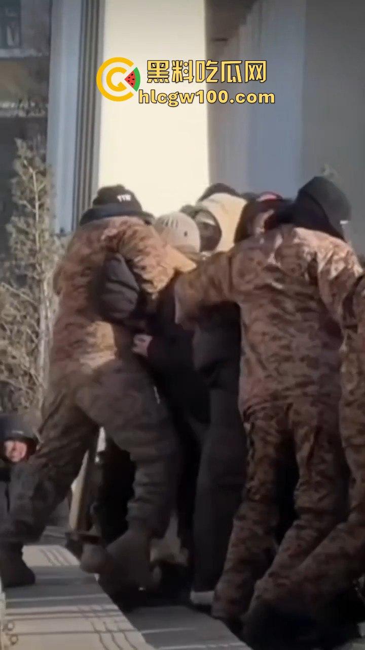 蒙古首都乌兰巴托市中心发生大规模示威游行，原来邻国也不是想象中的那么太平嘛  第9张