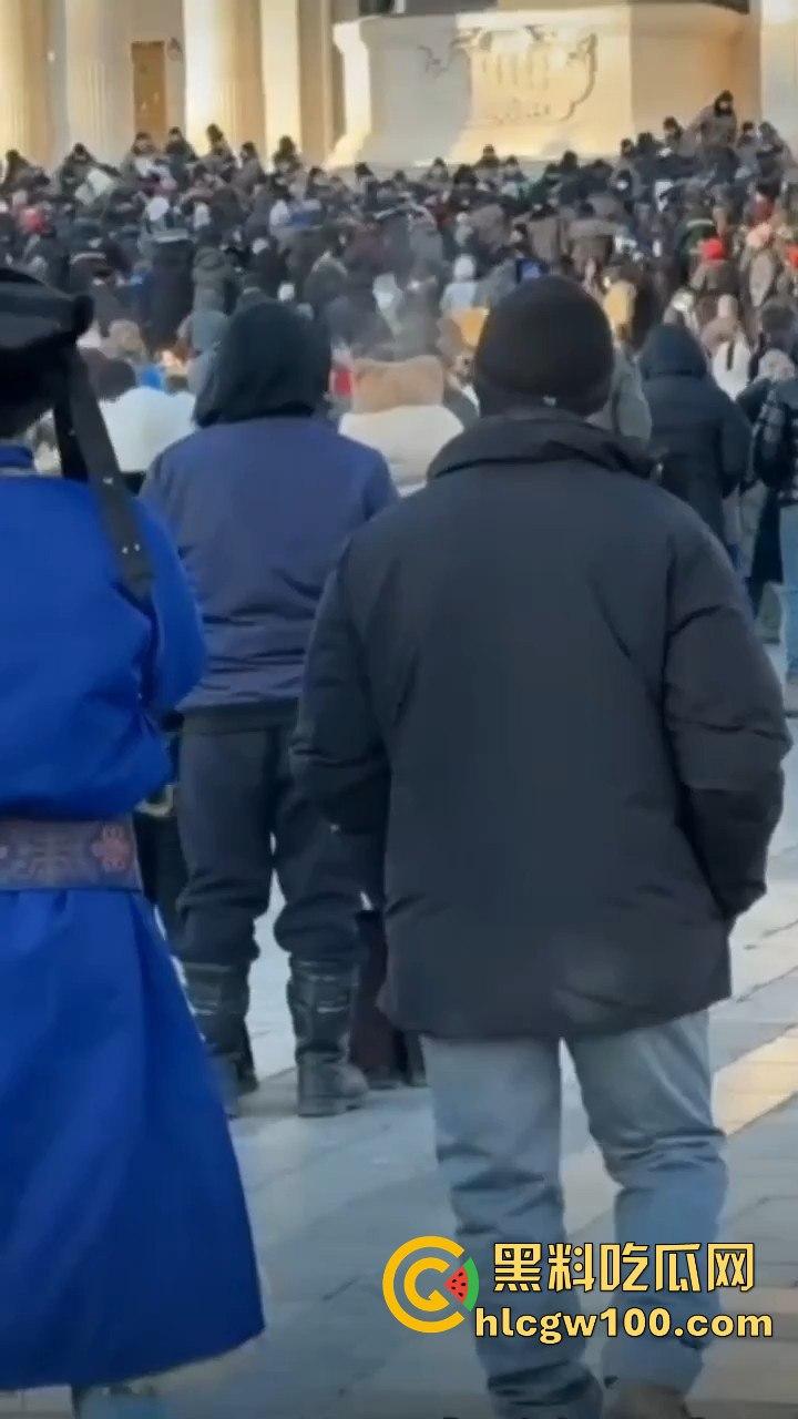 蒙古首都乌兰巴托市中心发生大规模示威游行，原来邻国也不是想象中的那么太平嘛  第10张