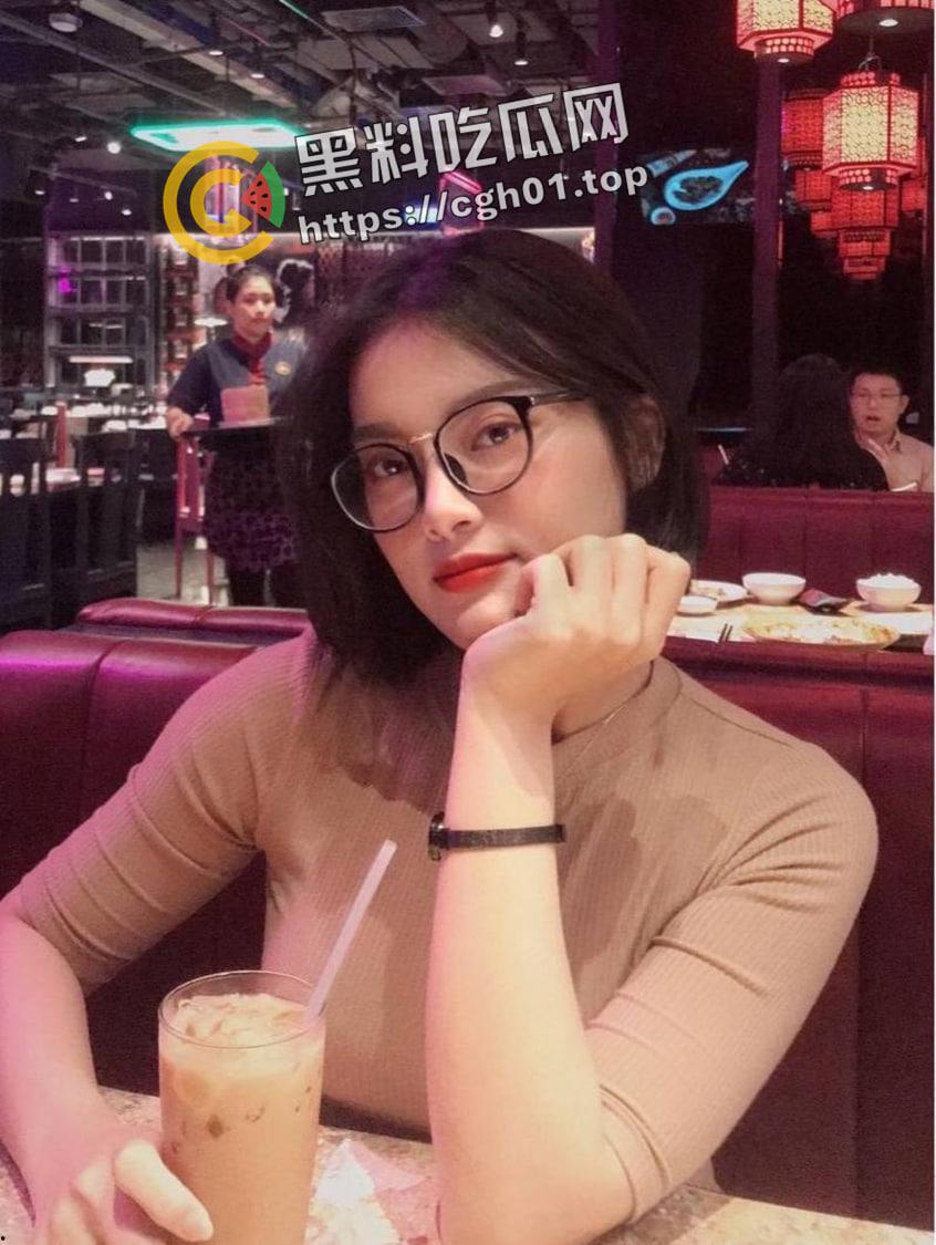 上海互联网公司高管流出 高冷御姐眼镜娘 到了床上骚的像女优 水枪一样喷水  第3张