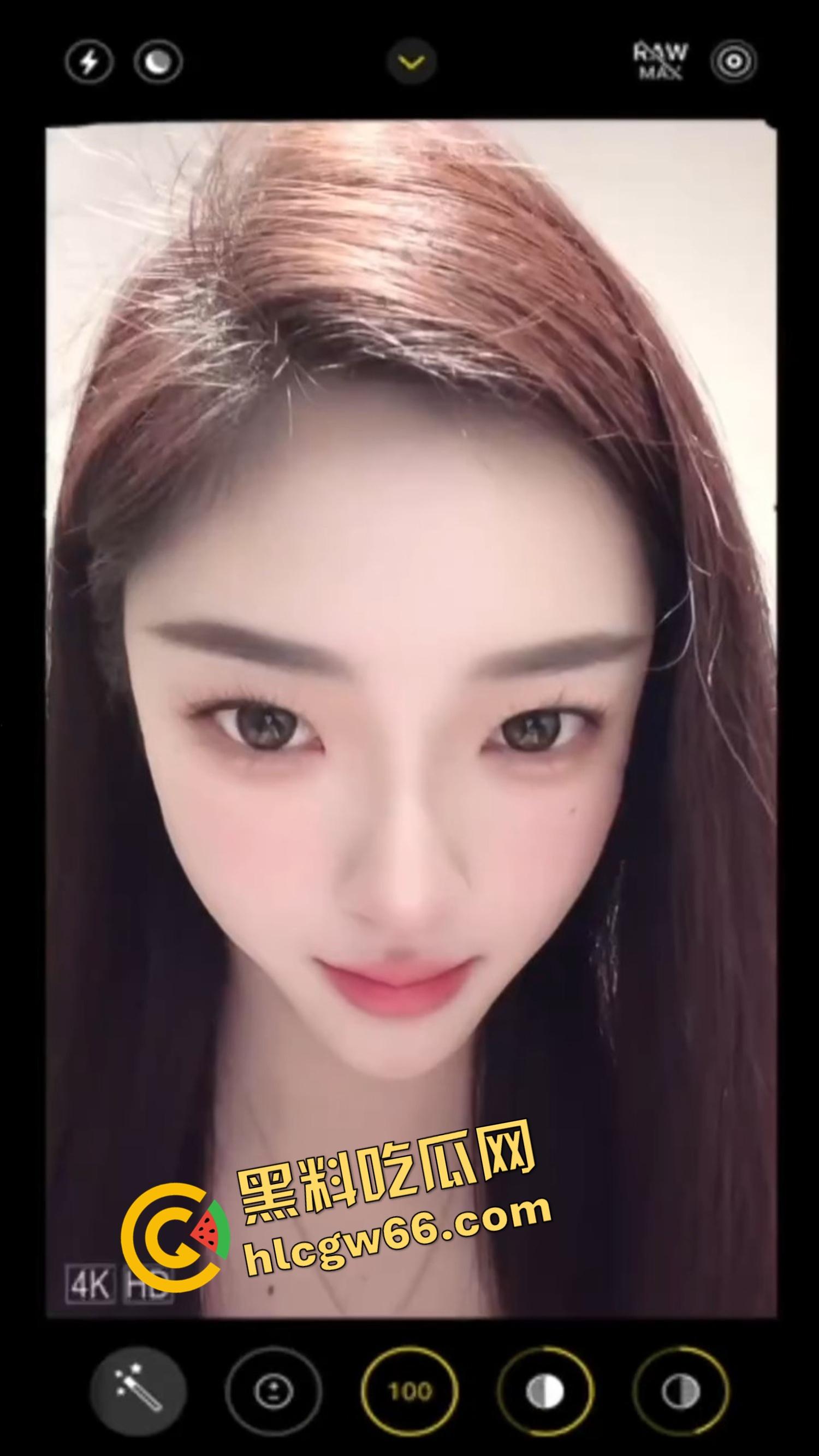 厦门老哥调教爱宠如母狗！街头穿情趣装趴地学狗叫，进男厕舔小便池，一边舔着还一脸享受！  第1张