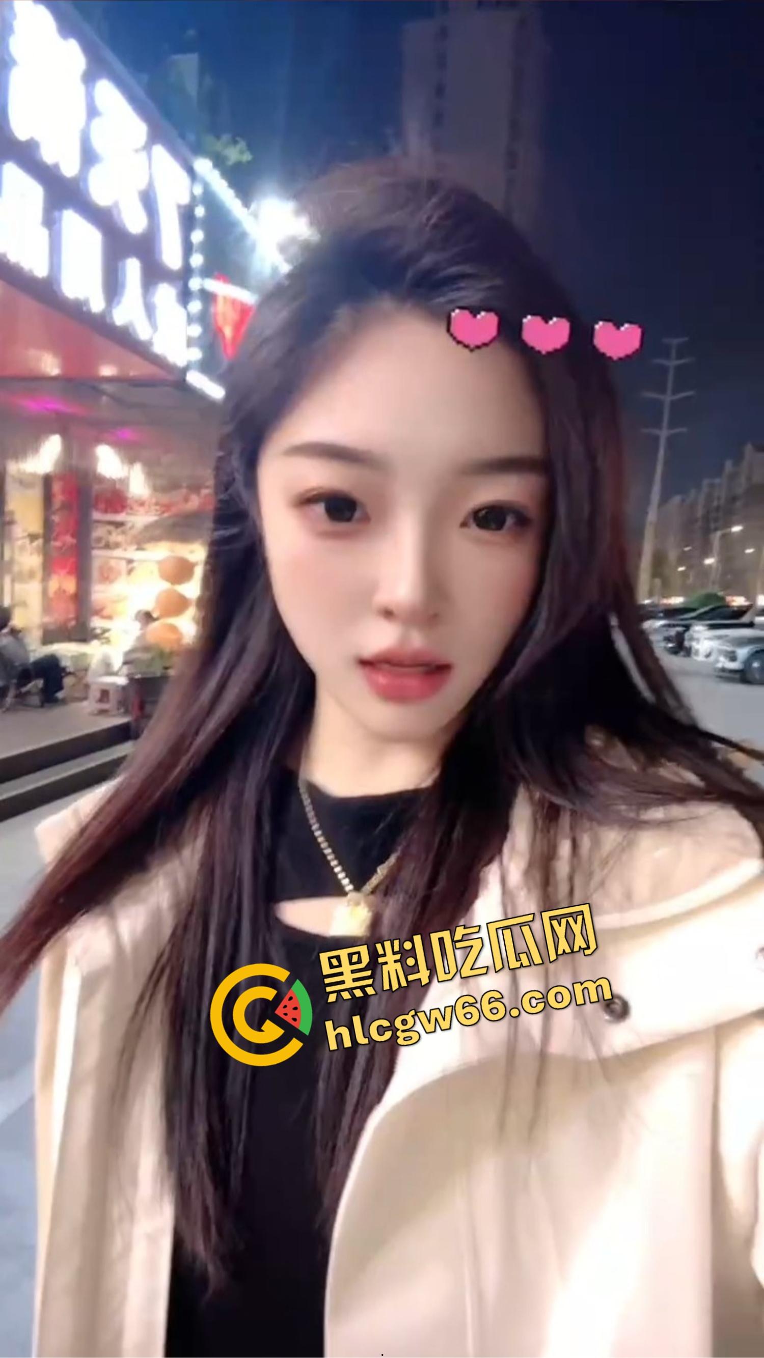 厦门老哥调教爱宠如母狗！街头穿情趣装趴地学狗叫，进男厕舔小便池，一边舔着还一脸享受！  第5张