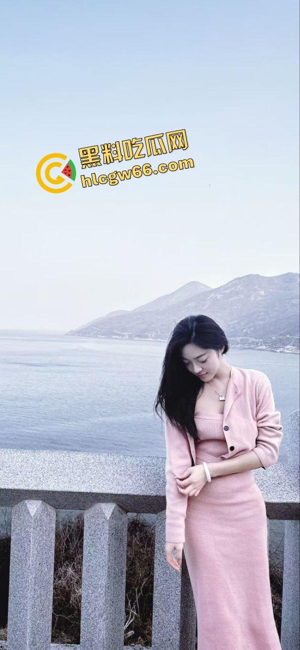 厦门老哥调教爱宠如母狗！街头穿情趣装趴地学狗叫，进男厕舔小便池，一边舔着还一脸享受！  第6张