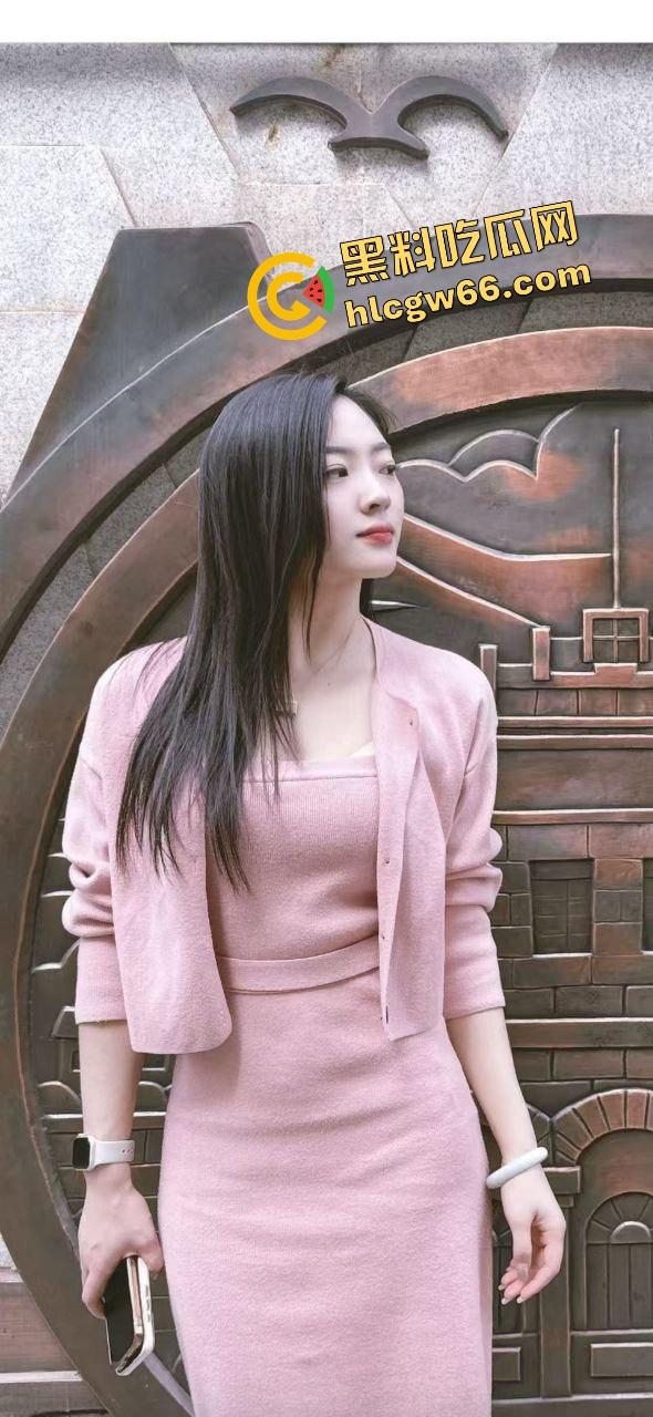 厦门老哥调教爱宠如母狗！街头穿情趣装趴地学狗叫，进男厕舔小便池，一边舔着还一脸享受！  第7张