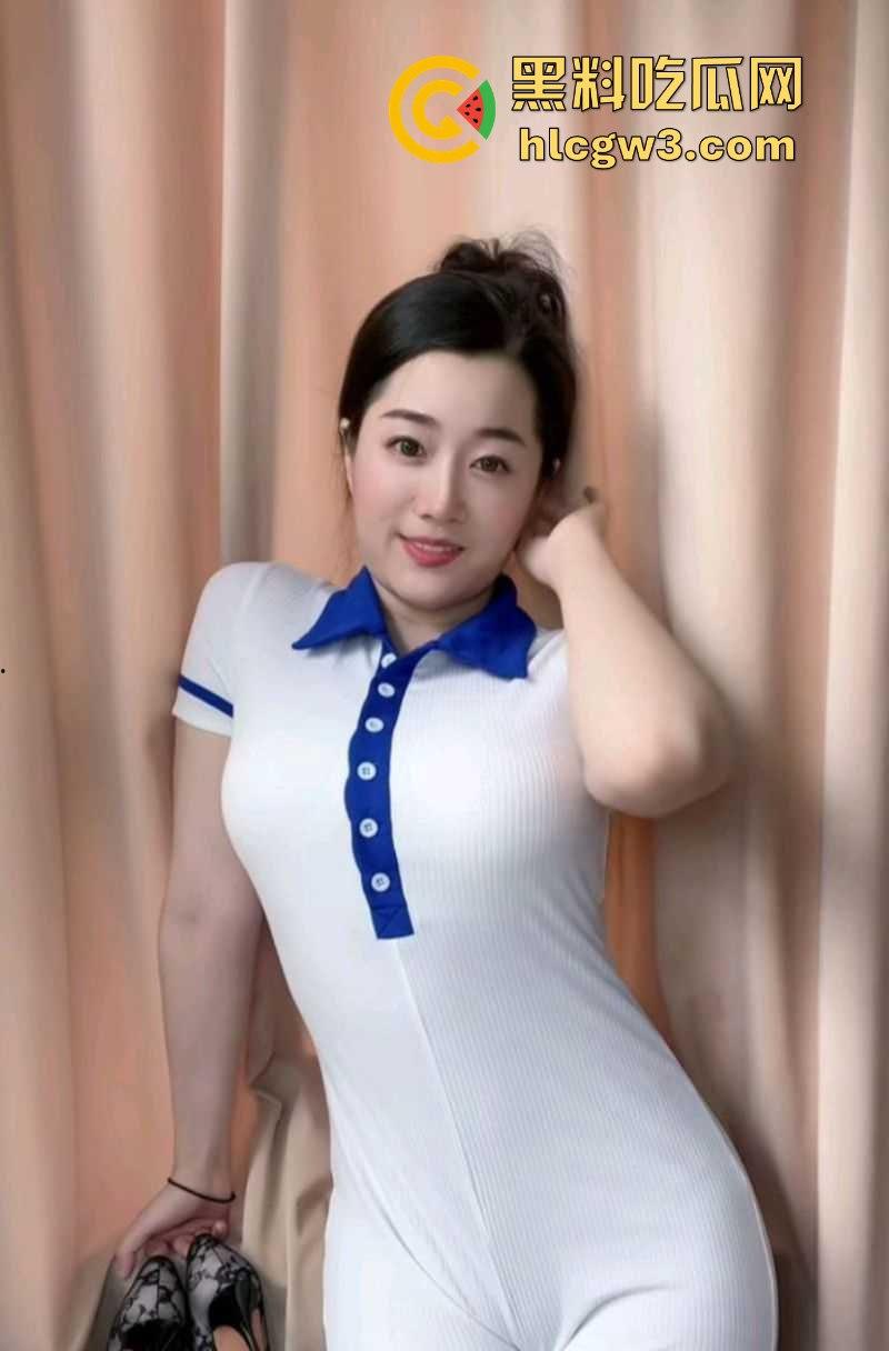 抖音巨乳网红【豹什么豹】露脸抠逼秀 性感美少妇身穿黑丝开档袜骚到极致  第8张