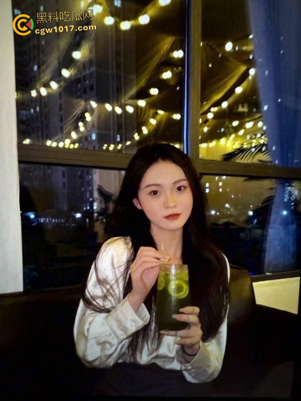 山东淫荡少妇【胡婉清】，被前男友SM调教泄漏，白丝高跟鞋对镜后入无套爆操，女上骑乘疯狂榨精 !  第2张