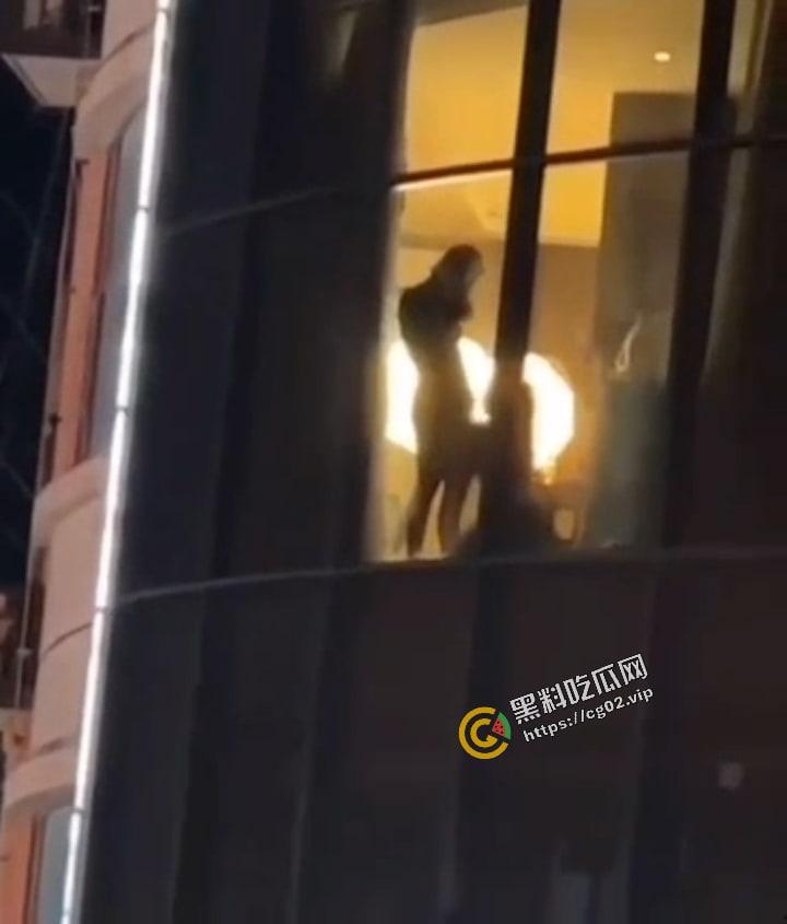 知名品牌富婆聚集地 杜卡诗高级形象定制  店面楼上上演 活春宫 皮影戏 还有一女子专门拍摄 第1张