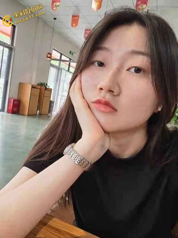 曲阜师大【孙雅欣】，被狂操高潮喷水，回宿舍又自慰湿透床单，真是个骚母狗！  第4张