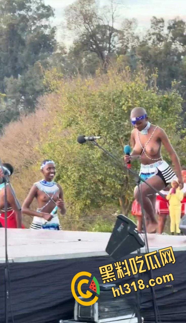 开普敦东部Miss inkciyo传统选美比赛，参加选手必须是处女，性感酮体舞台一展歌喉，不得不说真有看点 !  第1张