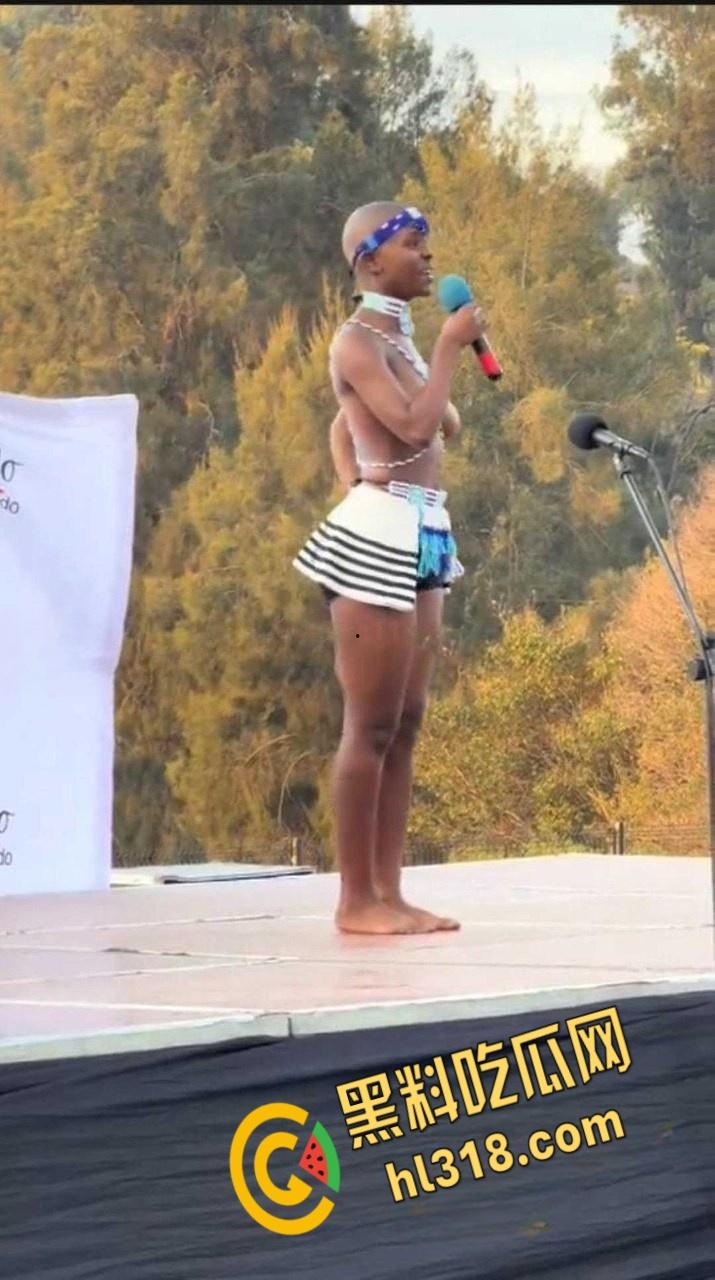 开普敦东部Miss inkciyo传统选美比赛，参加选手必须是处女，性感酮体舞台一展歌喉，不得不说真有看点 !  第3张