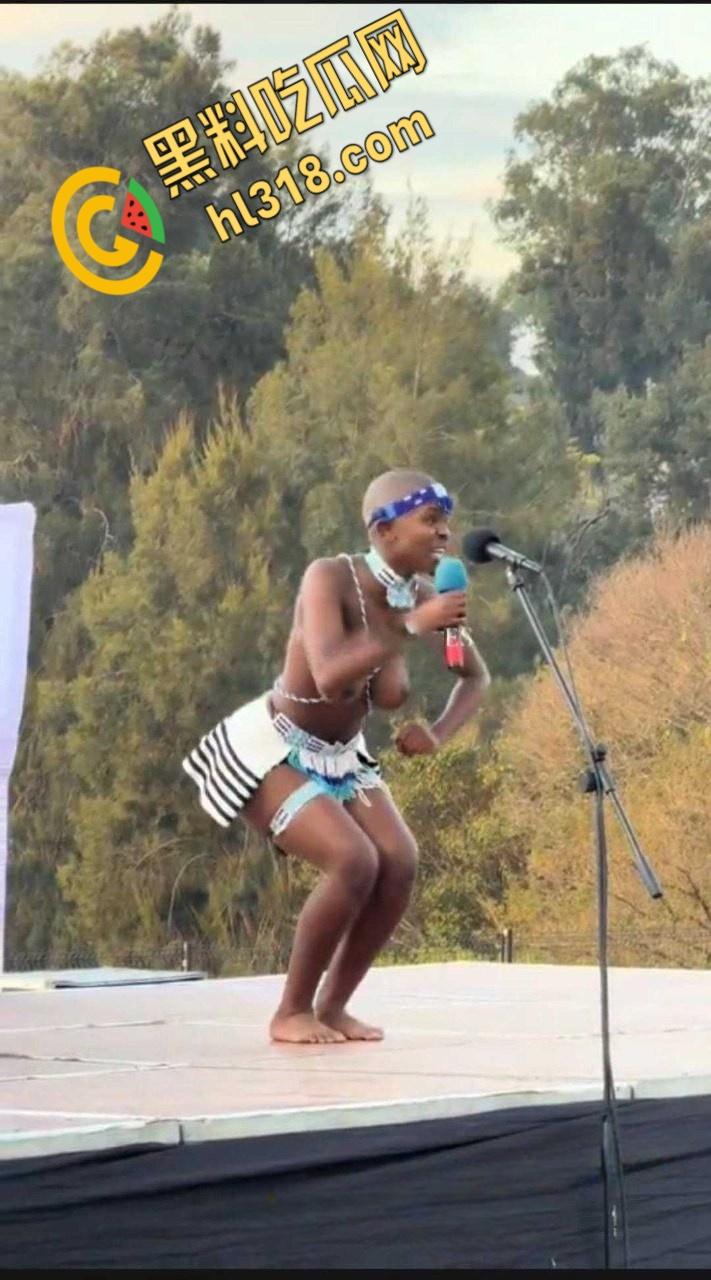 开普敦东部Miss inkciyo传统选美比赛，参加选手必须是处女，性感酮体舞台一展歌喉，不得不说真有看点 !  第4张