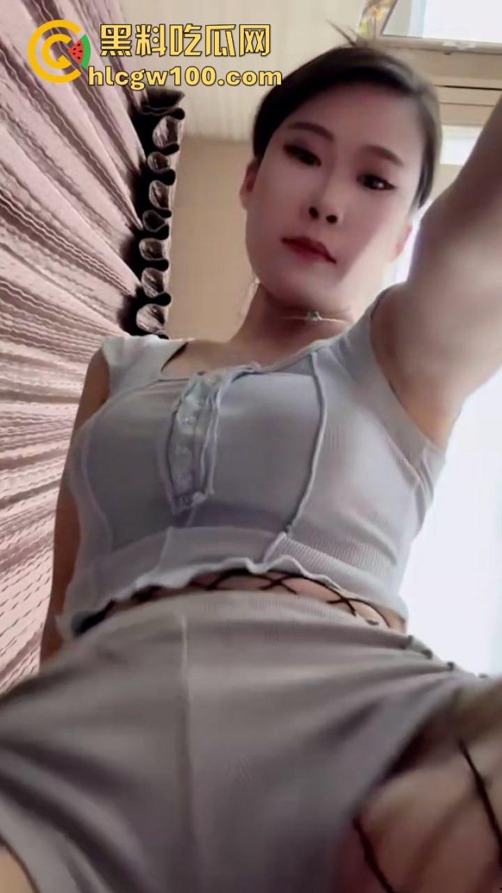 快手22.7w粉丝性感博主【CT少女】黑丝瑜伽抖奶劲舞 电动蜜臀极速套撸 隔屏操到飞 第10张 快手22.7w粉丝性感博主【CT少女】黑丝瑜伽抖奶劲舞 电动蜜臀极速套撸 隔屏操到飞 第10张