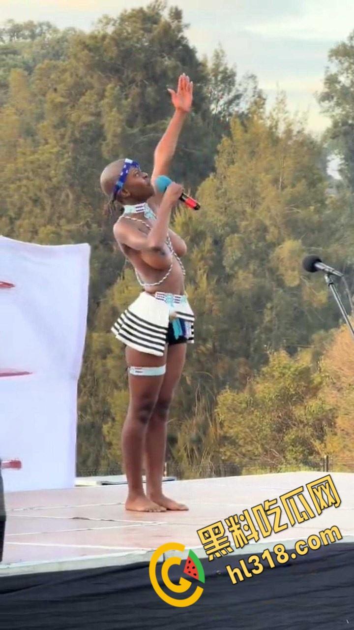 开普敦东部Miss inkciyo传统选美比赛，参加选手必须是处女，性感酮体舞台一展歌喉，不得不说真有看点 !  第6张