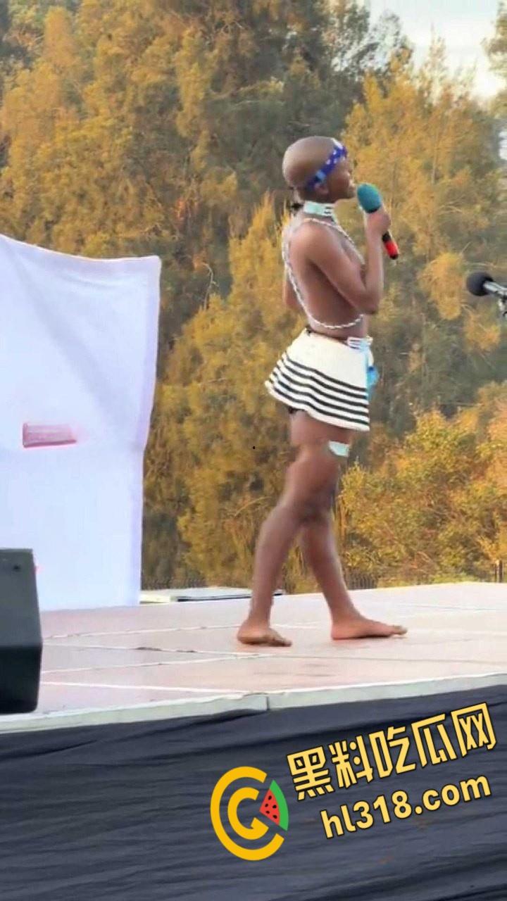 开普敦东部Miss inkciyo传统选美比赛，参加选手必须是处女，性感酮体舞台一展歌喉，不得不说真有看点 !  第7张