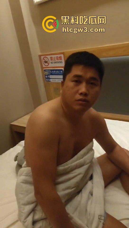 瓜友爆料山东狼友，洗澡脱光还没上钟就被老婆抓，这钱退不退？老婆说饭都吃不上了你还跑出来浪！  第4张