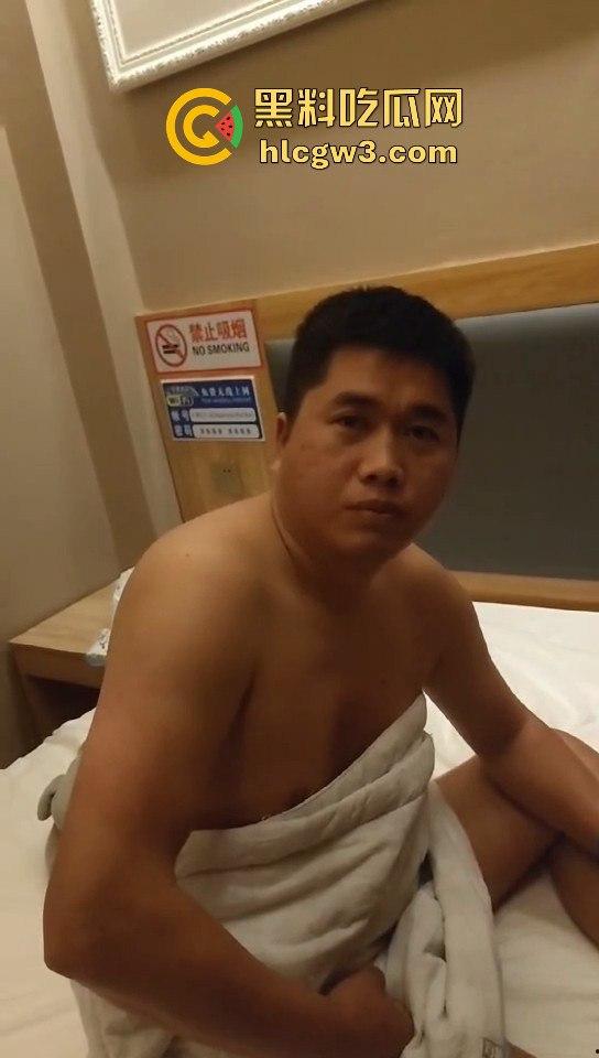 瓜友爆料山东狼友，洗澡脱光还没上钟就被老婆抓，这钱退不退？老婆说饭都吃不上了你还跑出来浪！  第5张