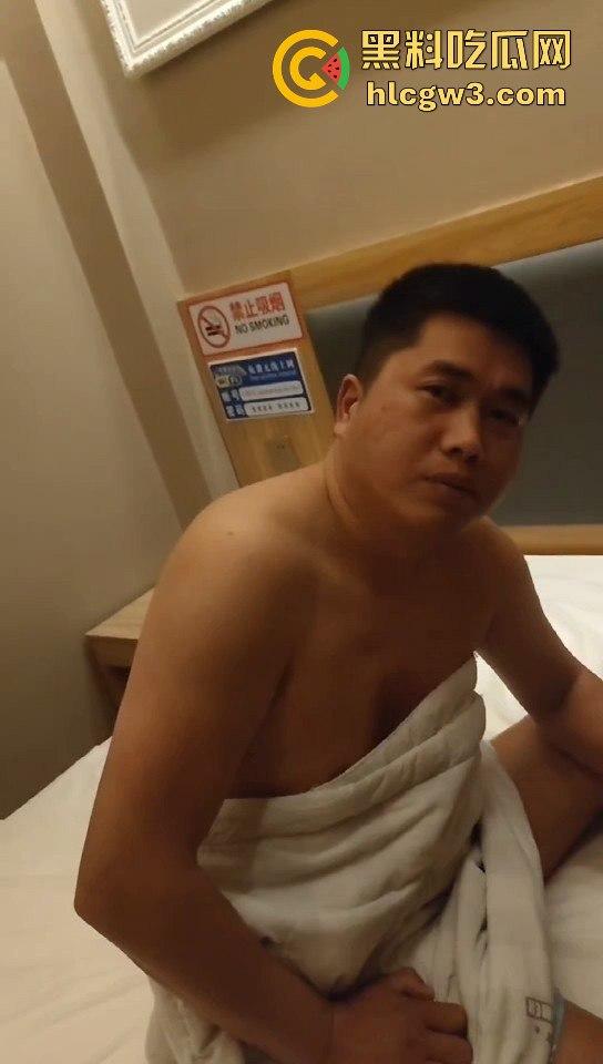 瓜友爆料山东狼友，洗澡脱光还没上钟就被老婆抓，这钱退不退？老婆说饭都吃不上了你还跑出来浪！  第6张