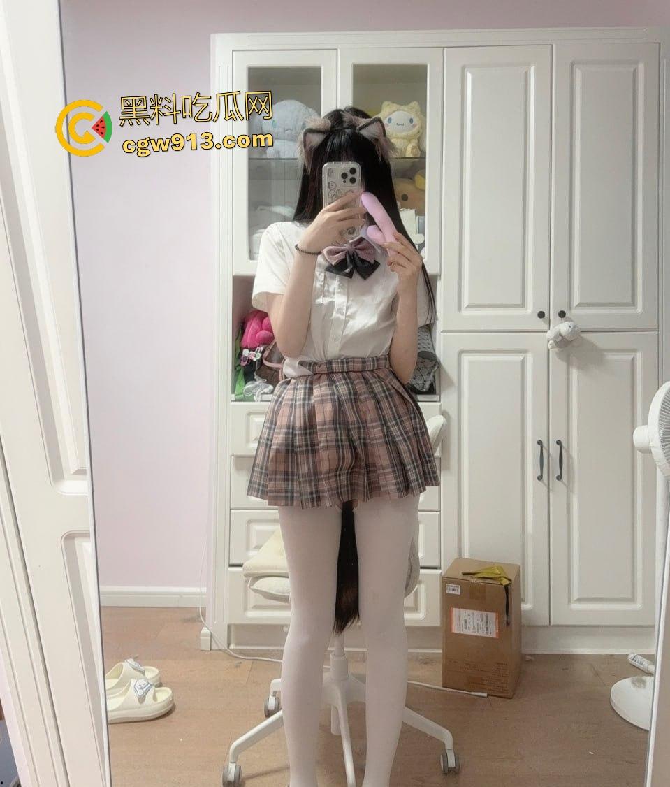 抖音网红【悠哉大王】反差爆表！可爱身材还丰满，撕黑丝露骚逼，这可不是一丁点的反差！  第2张