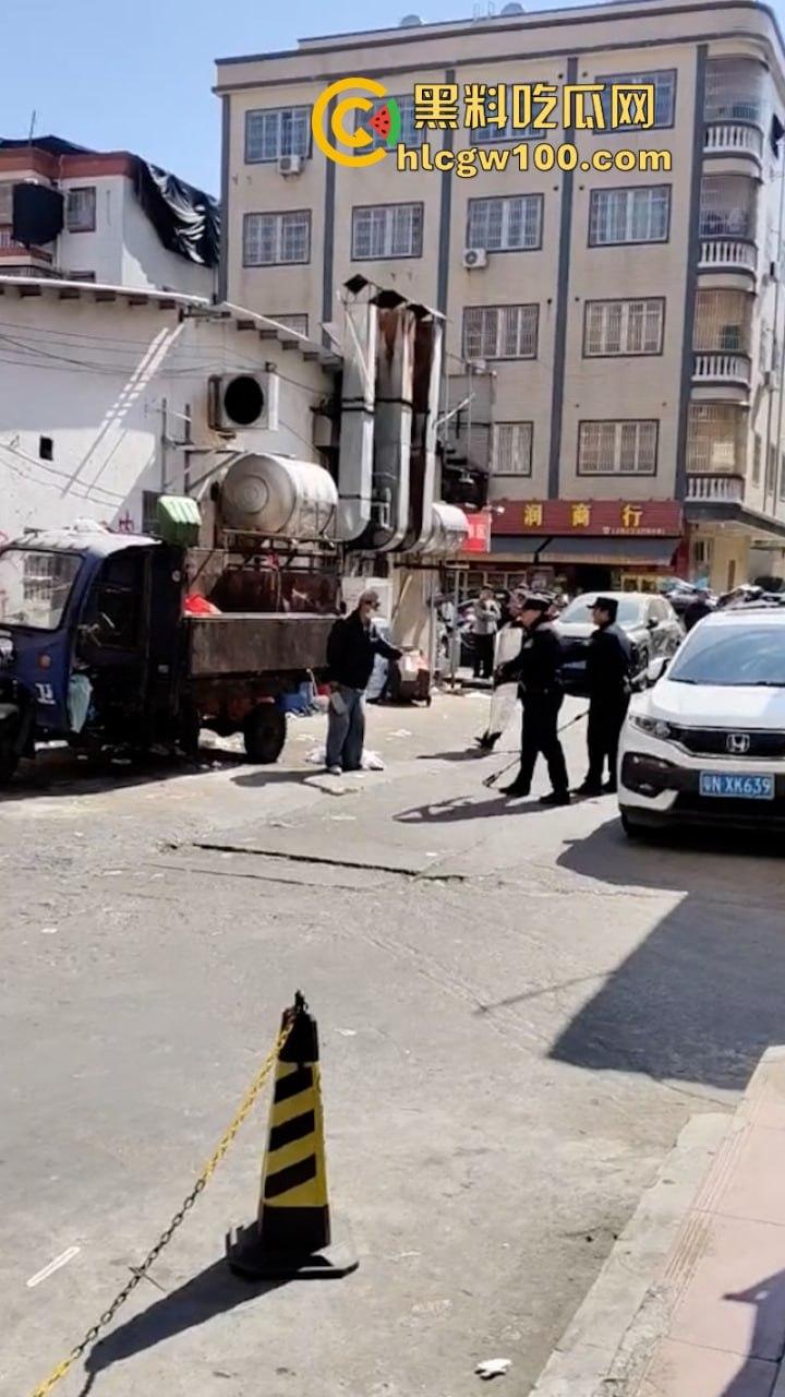 大爷不语只想砍人 汕尾市海丰县单身老头当街挥刀泄愤吓坏路人  疑似故意混牢饭？ 第7张