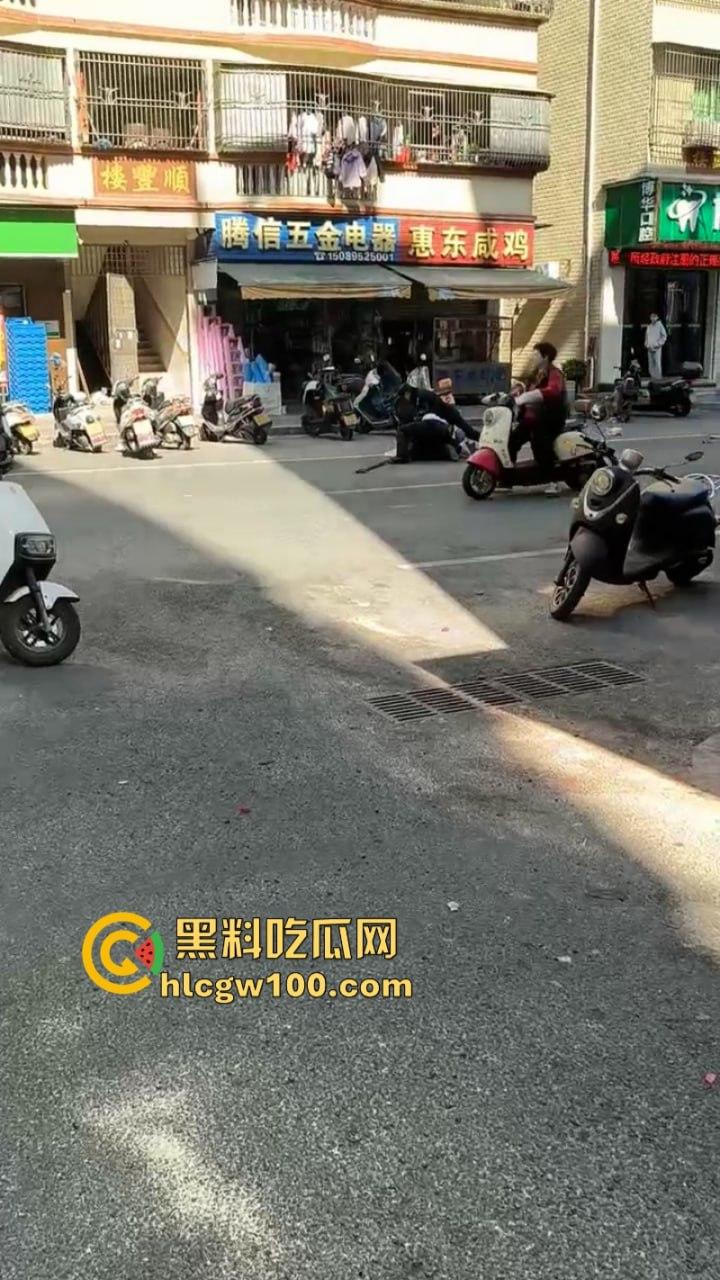 大爷不语只想砍人 汕尾市海丰县单身老头当街挥刀泄愤吓坏路人  疑似故意混牢饭？ 第10张