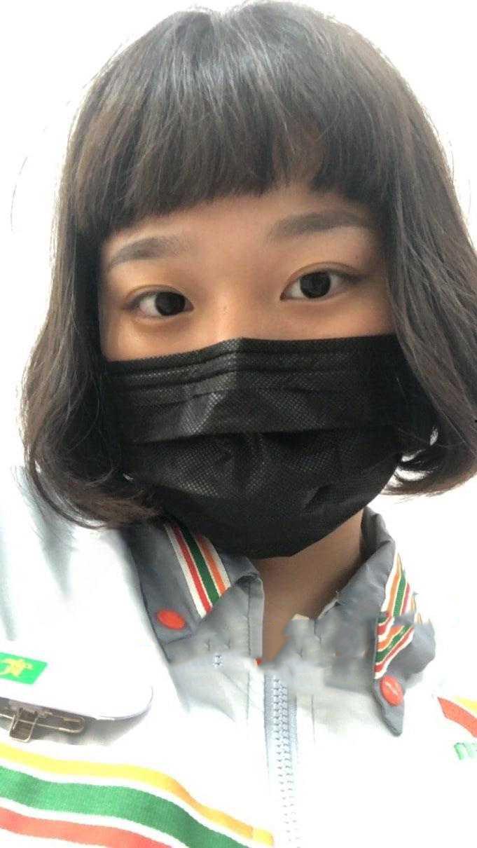 711巨乳女店员【林雯霞】，萝莉嫩妹上班期间在线自慰，超骚漏奶视频外流，傲人双峰呼之欲出，堪称视觉核弹！  第2张