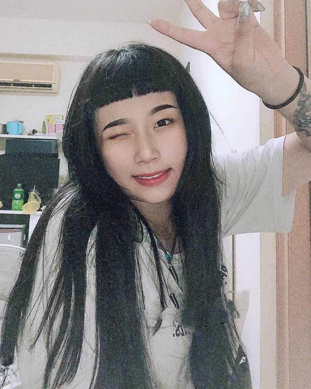 711巨乳女店员【林雯霞】，萝莉嫩妹上班期间在线自慰，超骚漏奶视频外流，傲人双峰呼之欲出，堪称视觉核弹！  第3张