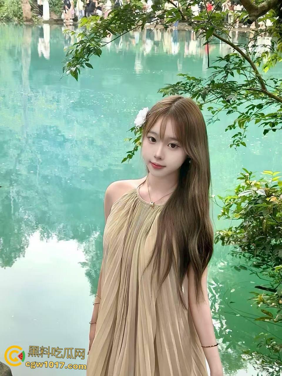 童颜巨乳的表妹来我家做客，刚喝完水就拉着我去开房，大奶子大屁股真是绝了，疯狂骑乘全射在巨乳上面 ！  第3张