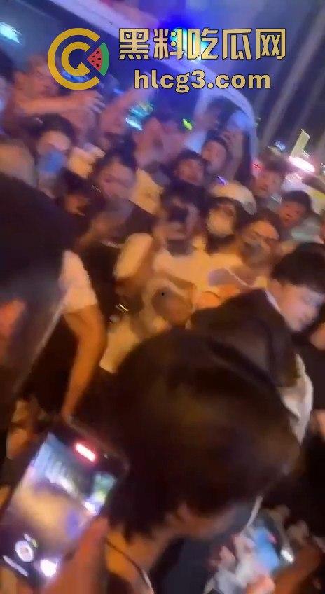 8.15海口抓嫖事件：爱赌的爸、生病的妈、上学的弟，破碎的她还有谁能帮？该管的不管，该抓的不抓！  第3张