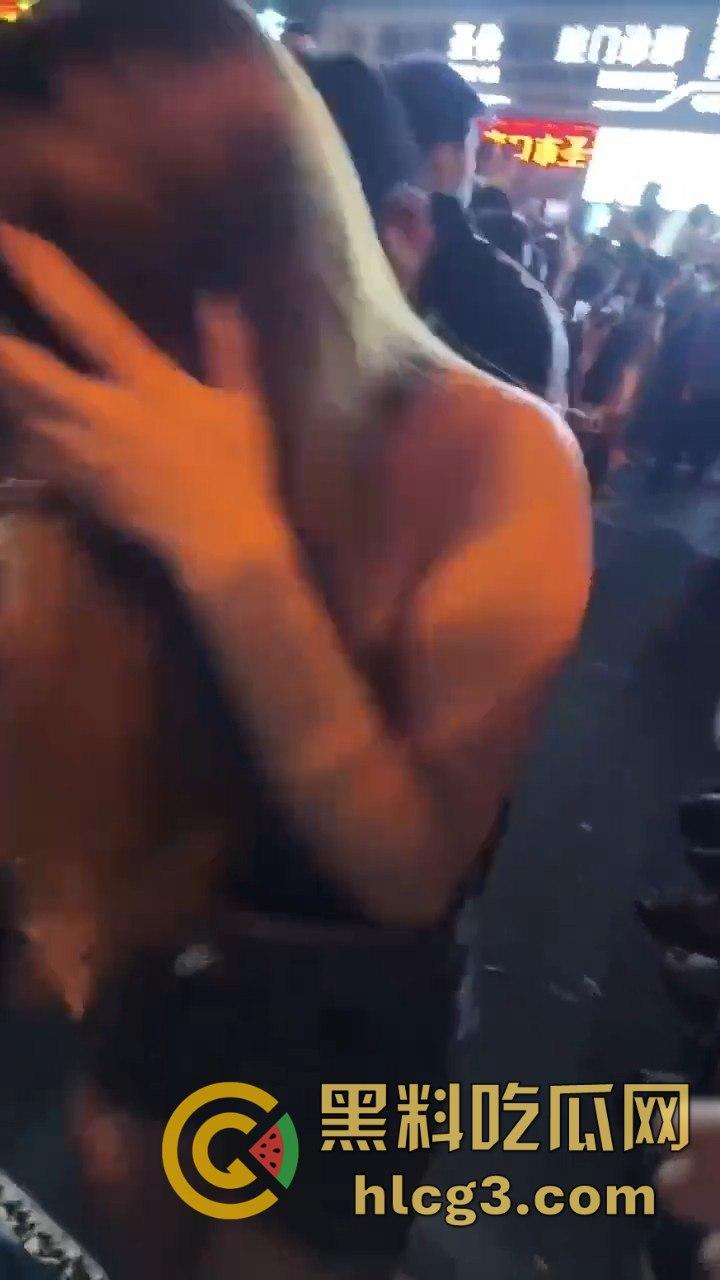 8.15海口抓嫖事件：爱赌的爸、生病的妈、上学的弟，破碎的她还有谁能帮？该管的不管，该抓的不抓！  第8张