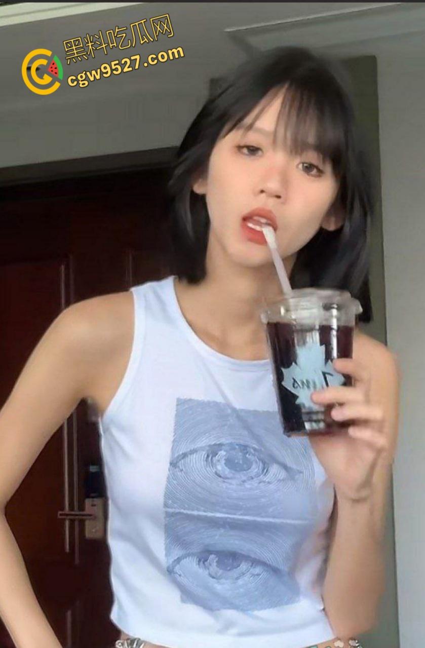 抖音清纯女神【痱子哭哭】，金主调教视频外泄，主动骑乘浪叫，甜美形象全崩，骨子里就是个欠操的骚货！  第4张