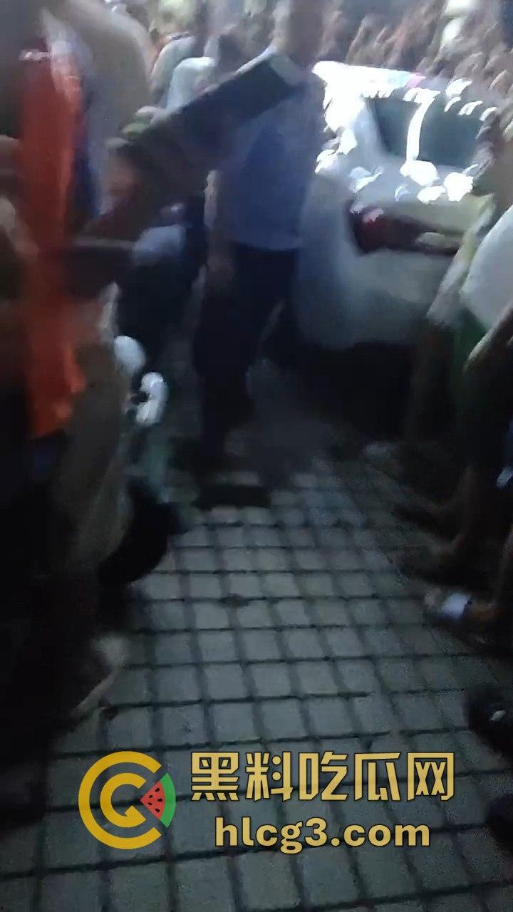 8.15海口抓嫖事件：爱赌的爸、生病的妈、上学的弟，破碎的她还有谁能帮？该管的不管，该抓的不抓！  第10张