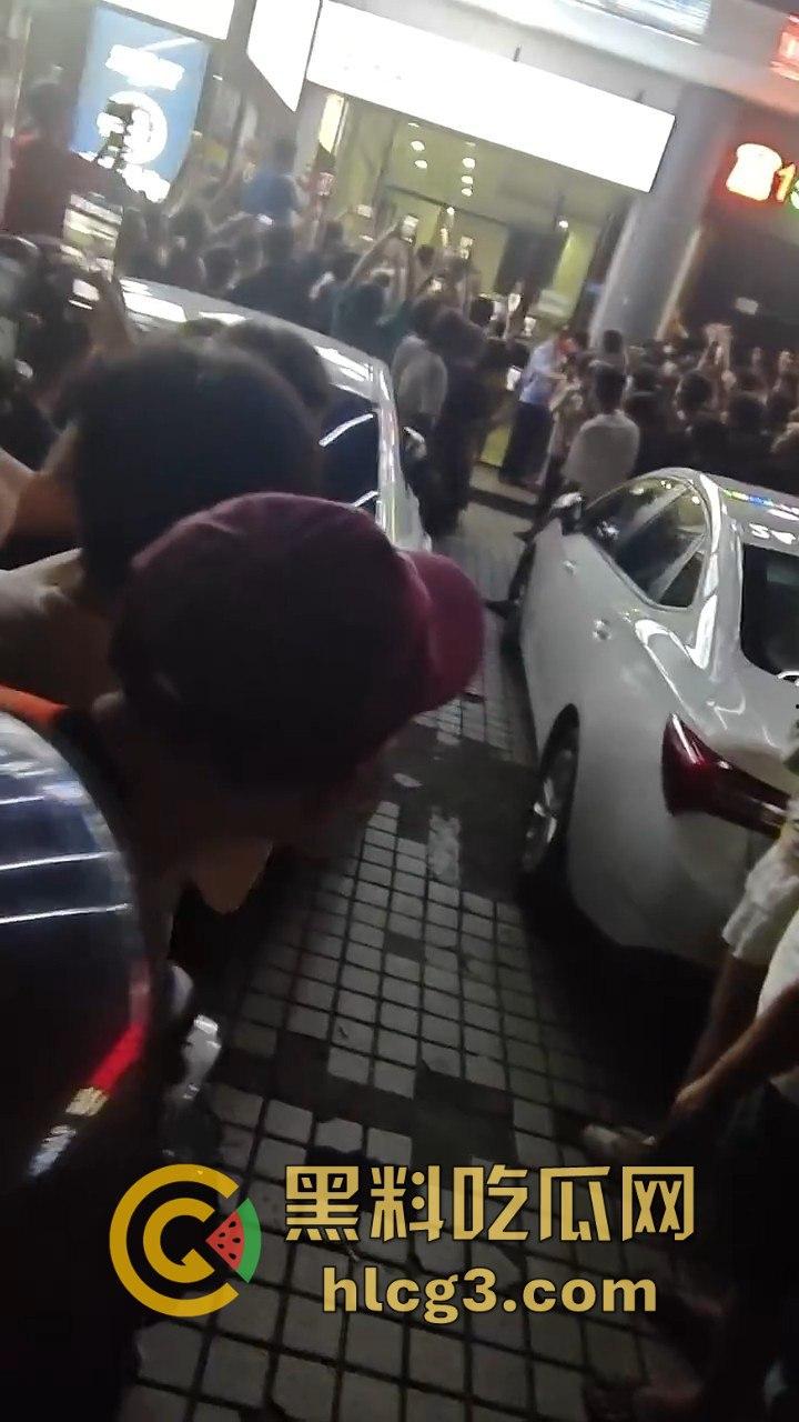 8.15海口抓嫖事件：爱赌的爸、生病的妈、上学的弟，破碎的她还有谁能帮？该管的不管，该抓的不抓！  第11张