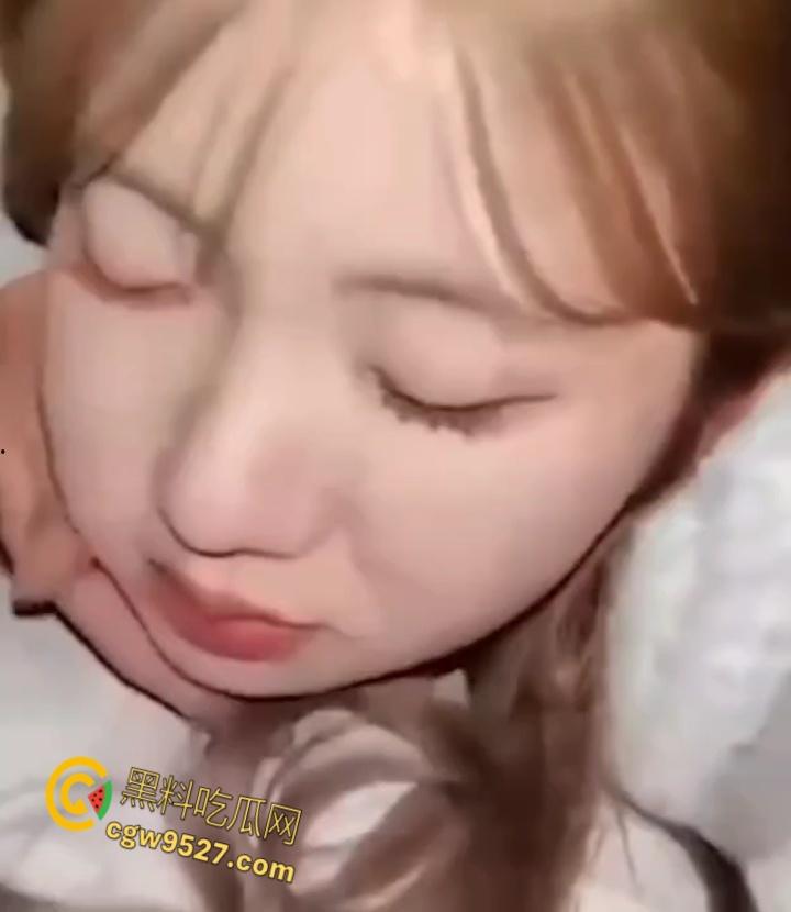 抖音清纯女神【痱子哭哭】，金主调教视频外泄，主动骑乘浪叫，甜美形象全崩，骨子里就是个欠操的骚货！  第9张