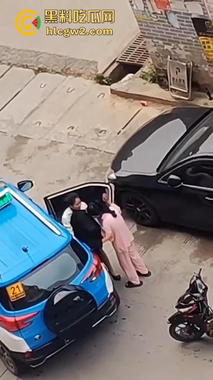 缅甸勐拉醉酒妹酒后倒贴闺蜜老公 强吻硬抱还蹭鸡 原配在一边无能狂怒  第2张