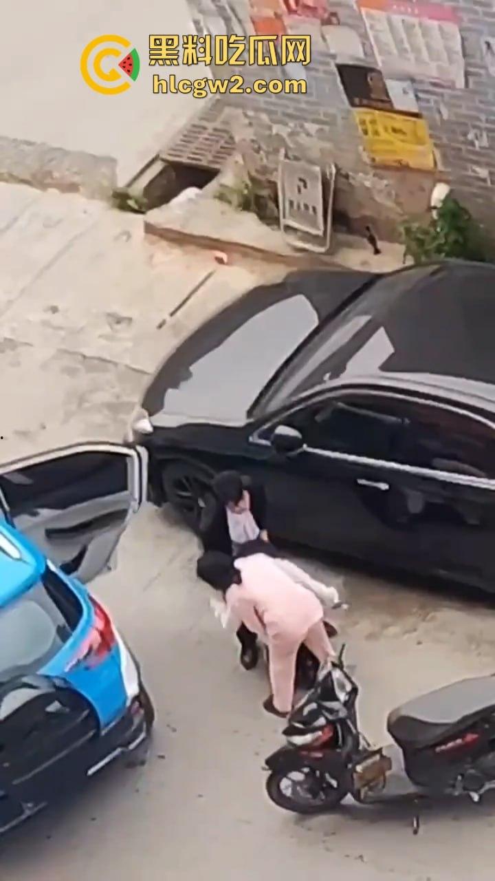 缅甸勐拉醉酒妹酒后倒贴闺蜜老公 强吻硬抱还蹭鸡 原配在一边无能狂怒  第4张