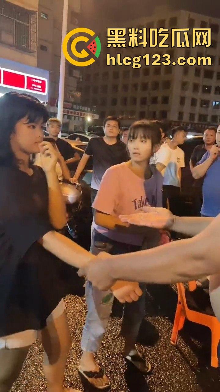 港片看多了吧！海口小姑娘也学抢劫，真以为自己是大哥啊？  第1张