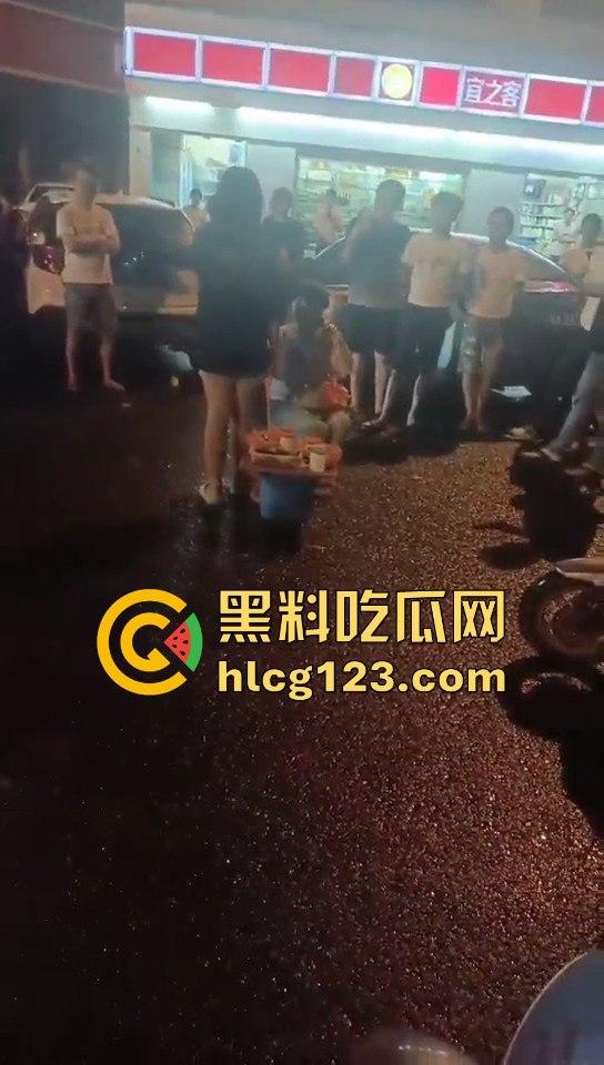 港片看多了吧！海口小姑娘也学抢劫，真以为自己是大哥啊？  第2张