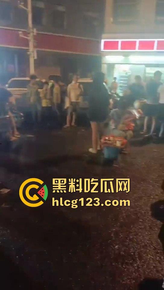 港片看多了吧！海口小姑娘也学抢劫，真以为自己是大哥啊？  第3张