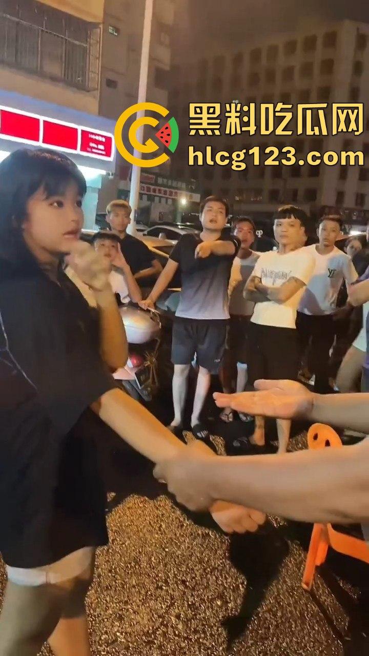 港片看多了吧！海口小姑娘也学抢劫，真以为自己是大哥啊？  第7张
