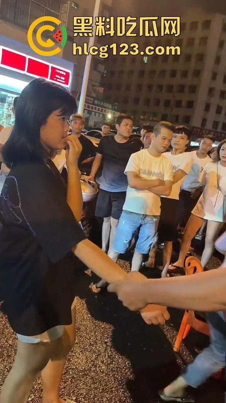 港片看多了吧！海口小姑娘也学抢劫，真以为自己是大哥啊？  第9张