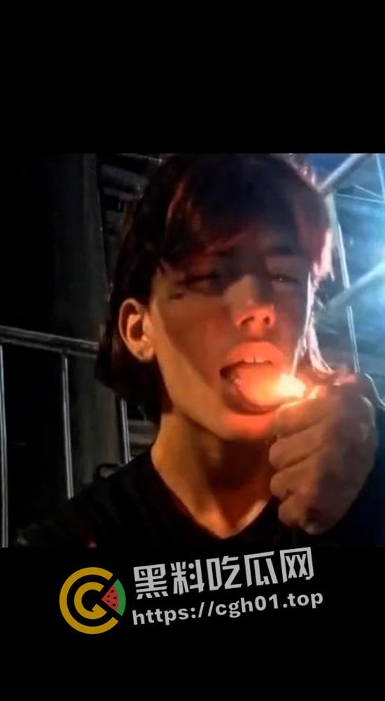 外网疯传！美国网红男娘被霸凌 带枪枪毙霸凌者 果然自由美利坚 枪战每一天  第3张