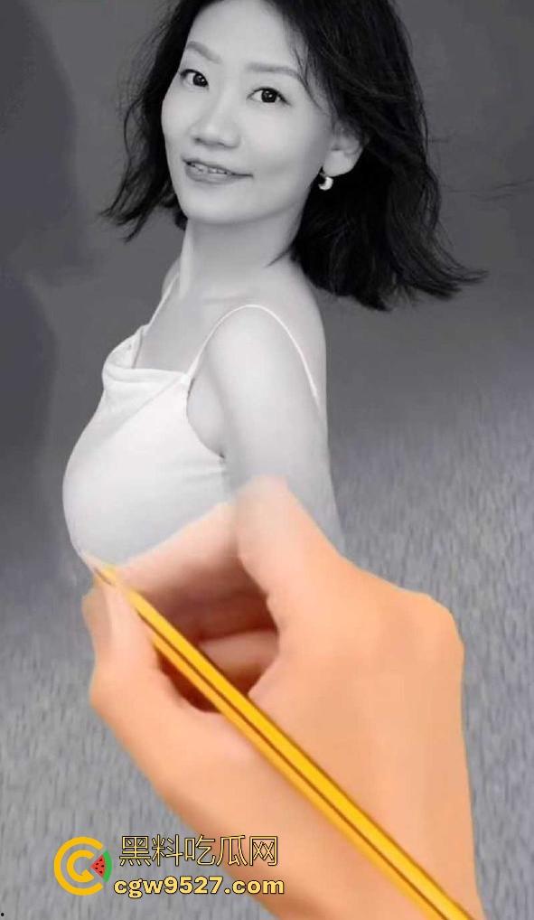 抖音熟女网红【丹姐】双视角直播曝光，激情扭动，青涩脸庞反差色情，边脱边操尺度炸裂，姜还是老的辣！  第5张