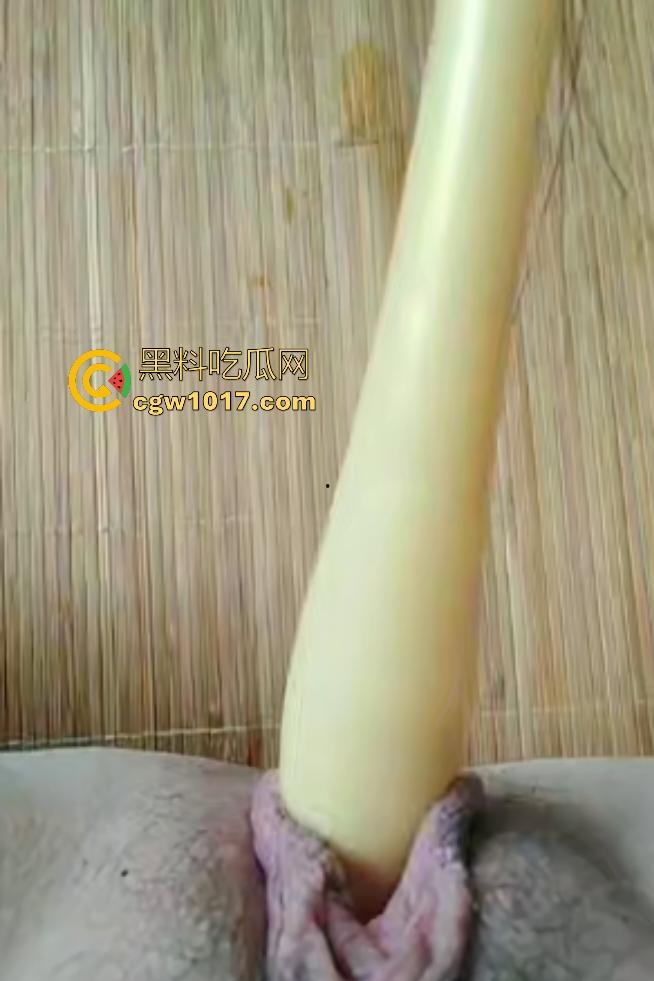 老阿姨偷听儿子操女友逼翻云覆雨,自己也发骚,用刷子头猛插老逼,用带毛的那头不是更爽吗! 第4张 老阿姨偷听儿子操女友逼翻云覆雨,自己也发骚,用刷子头猛插老逼,用带毛的那头不是更爽吗! 第4张