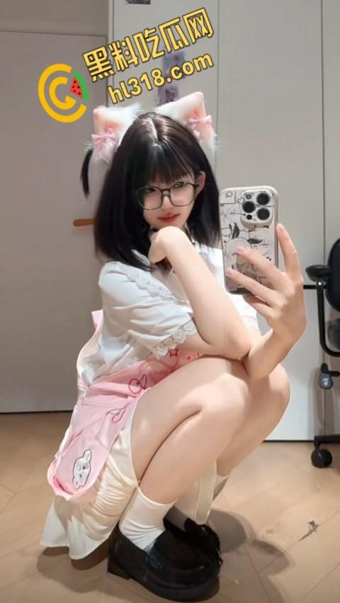 抖音50W粉丝网红【不想早起】，双马尾萝莉嫩妹，金主定制付费视频，简直就是宅男心中的女神们  ! 第4张