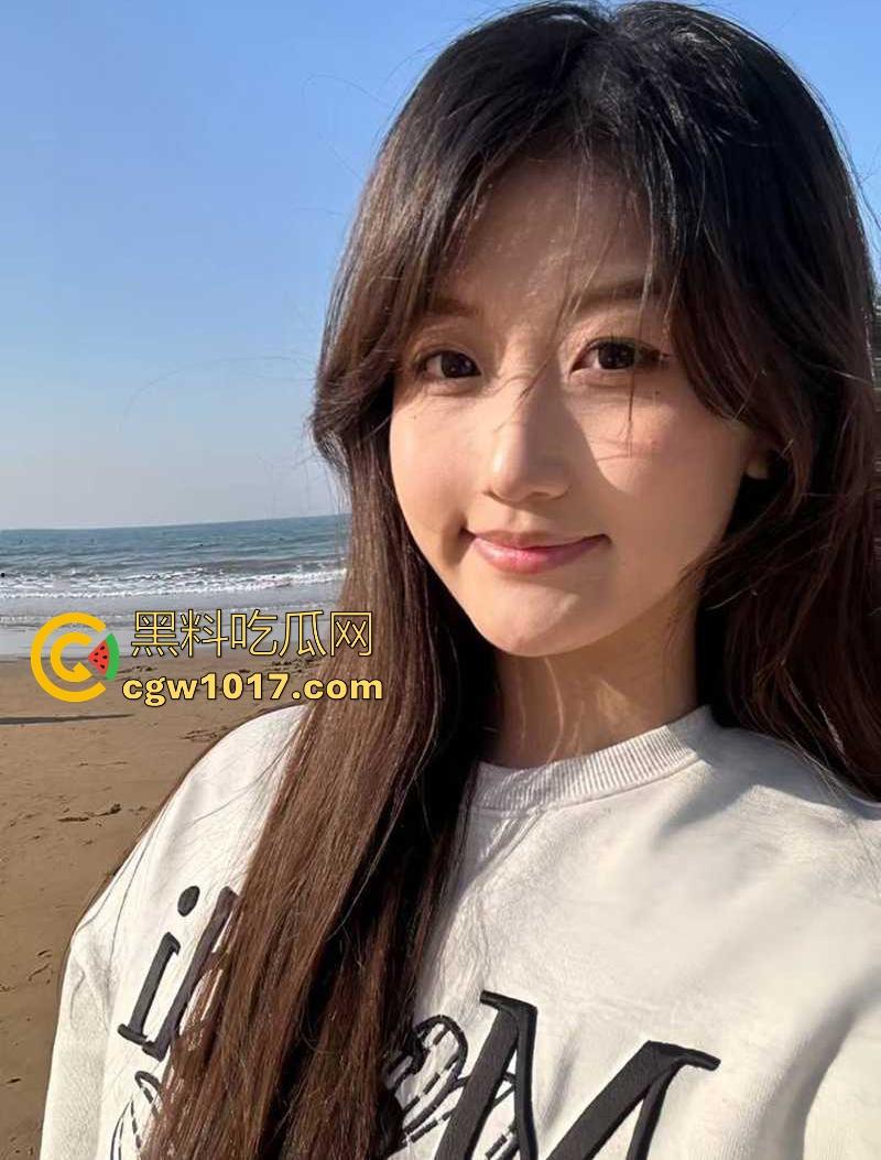 安徽工商学院反差婊【李梦瑶】约炮成瘾，擅长口交深喉，最爱无套内射，跟学长约炮录露脸吸吮挨操淫片，直接骑乘！  第3张