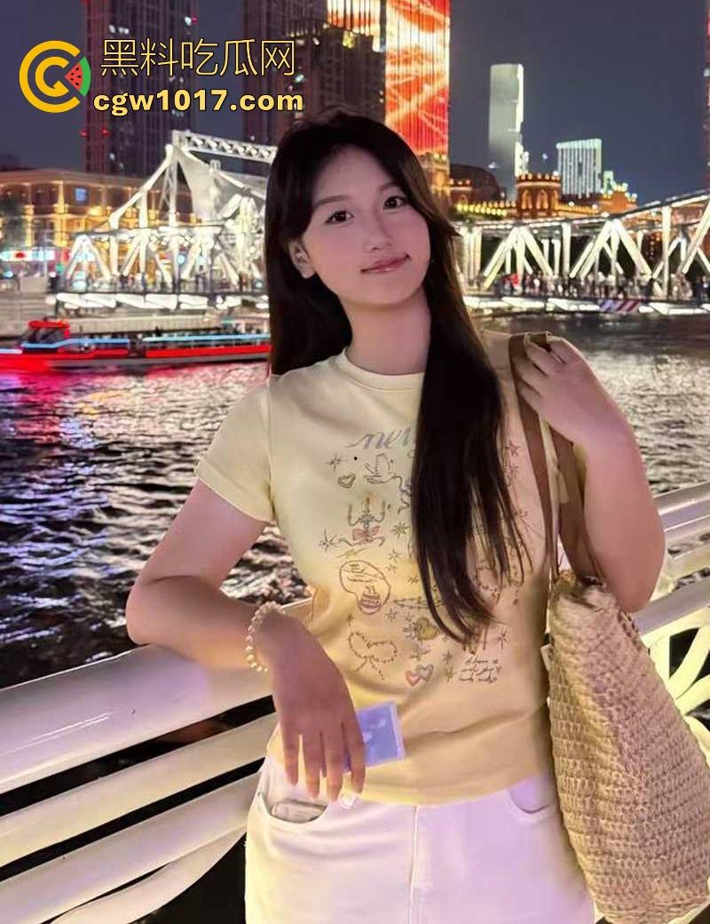 安徽工商学院反差婊【李梦瑶】约炮成瘾，擅长口交深喉，最爱无套内射，跟学长约炮录露脸吸吮挨操淫片，直接骑乘！  第4张