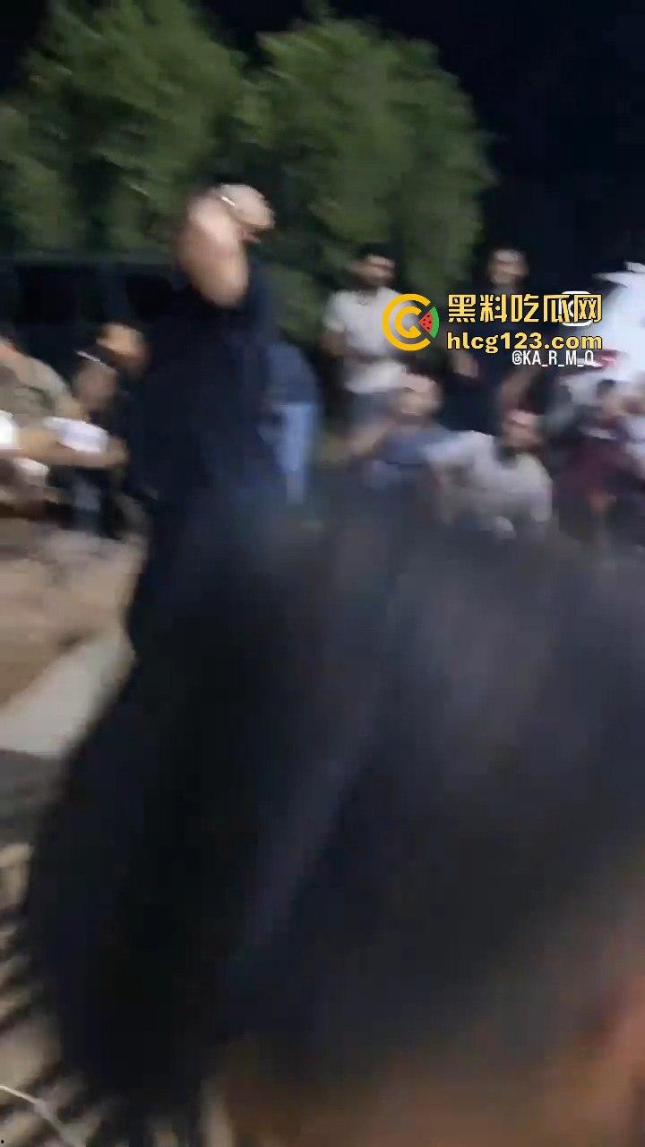 印度阿三庆祝跳舞开枪两不误！咖喱哥沙漠之鹰上手，仿佛漫游枪手开大招，老外看傻眼！  第7张