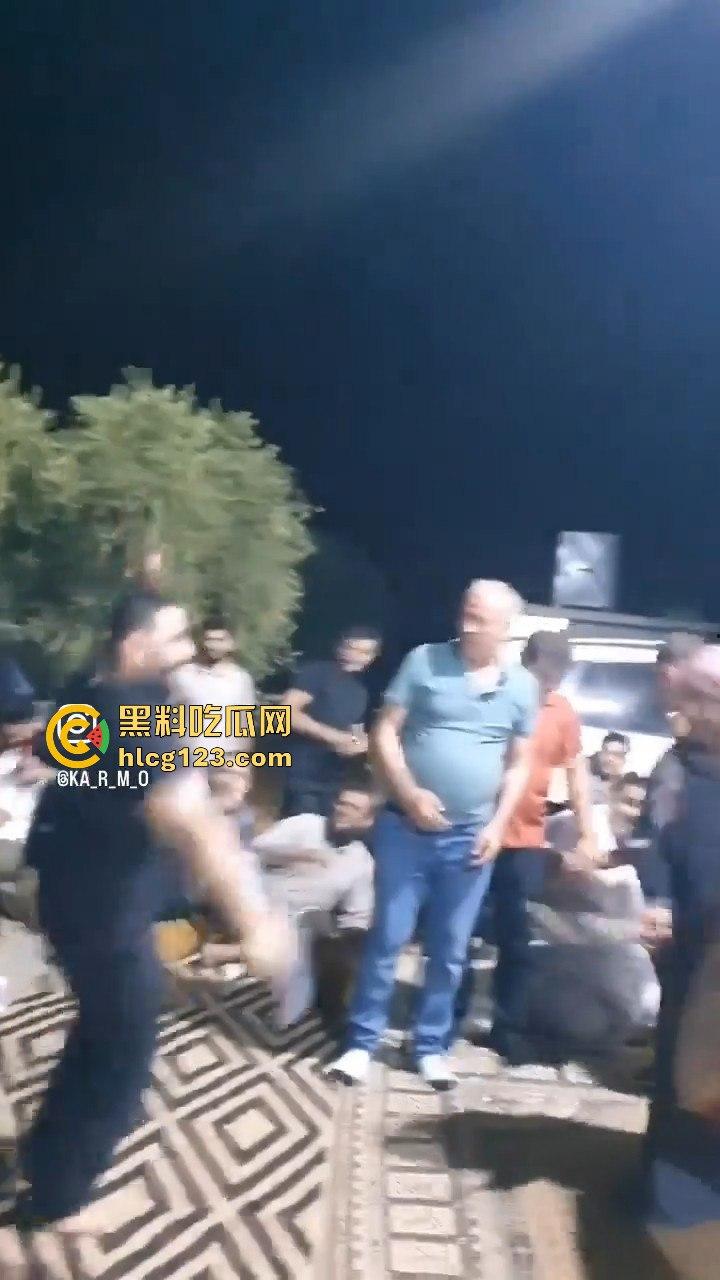 印度阿三庆祝跳舞开枪两不误！咖喱哥沙漠之鹰上手，仿佛漫游枪手开大招，老外看傻眼！  第8张