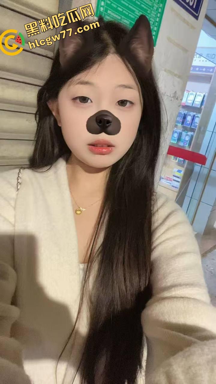 上海车展暗藏春色，蔚来销售『蒋丹丹』被吊操，小穴整根吞下白浆四溢，小母狗舔得比卖车还熟练！  第4张